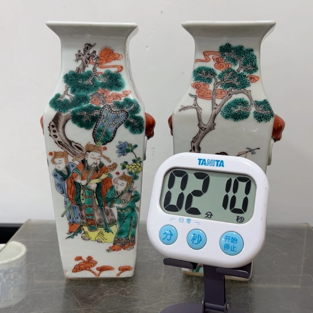 霍***叔人物四方狮耳瓶一对全品