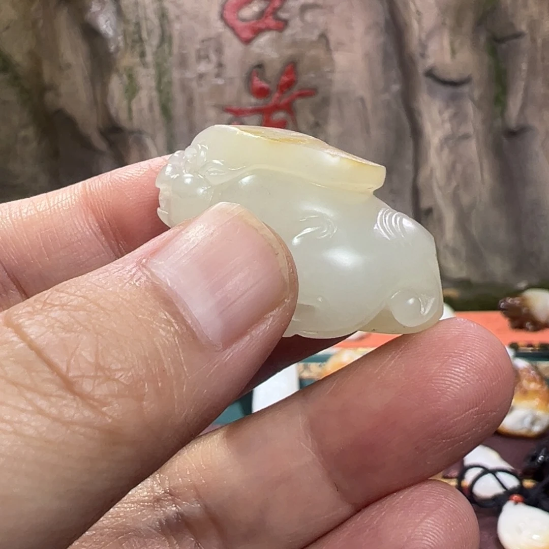 @***酸和田玉未镶嵌颈饰