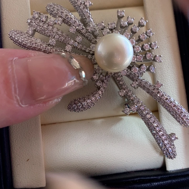 未镶嵌胸饰海水珍珠