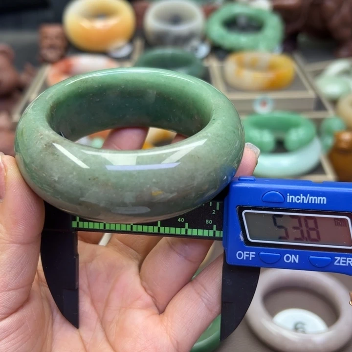 未镶嵌手镯石英岩玉