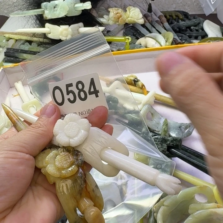 白***垩蛇纹石玉合金发饰