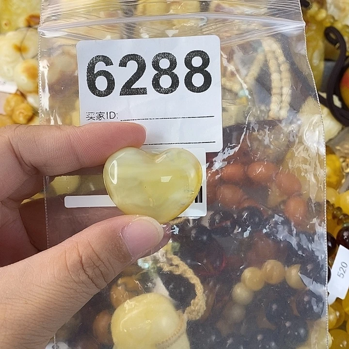 蜜蜡未镶嵌珠宝奇石