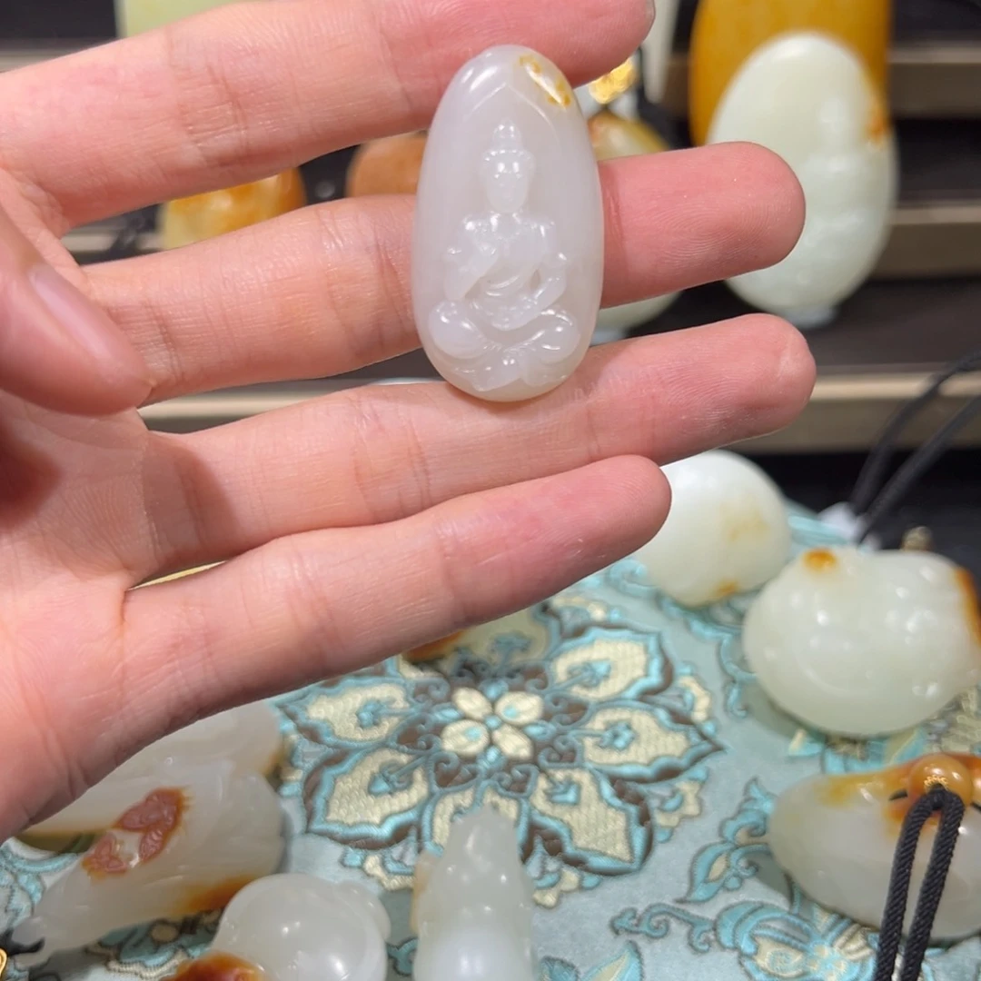 和田玉未镶嵌颈饰珠***峰