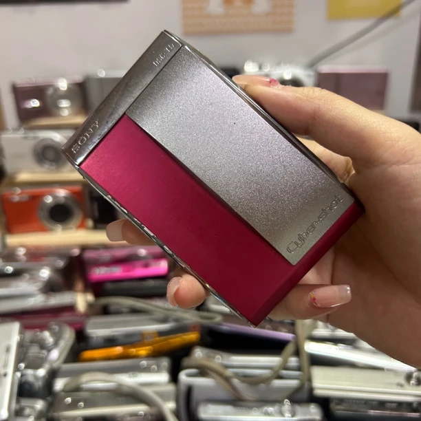 9新 Sony/索尼 索尼t5红色510万像素明星同款性价比