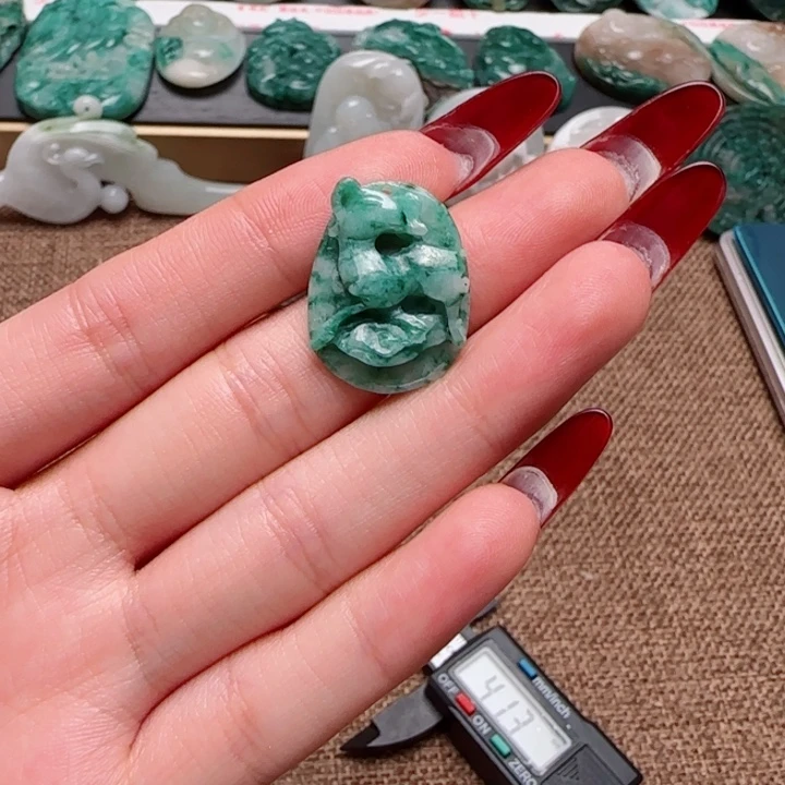 独山玉未镶嵌颈饰