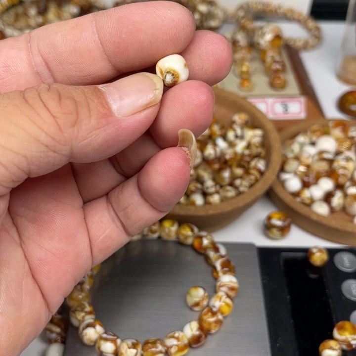 R***.未镶嵌琥珀裸石31号