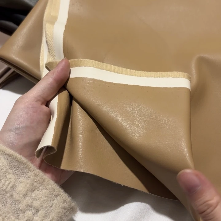 混纺驼色高货麂皮1米。