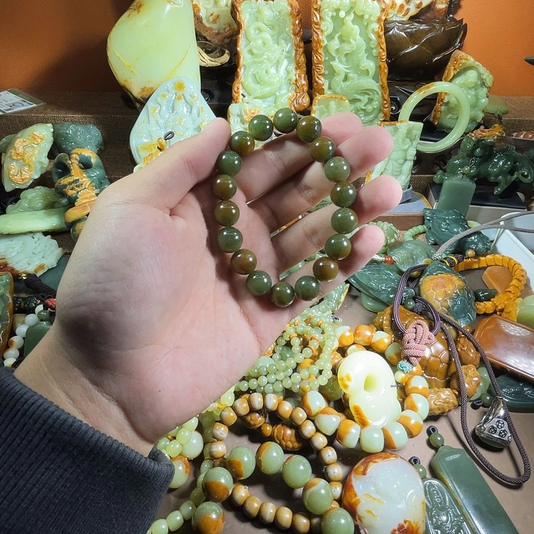 透闪石质玉未镶嵌珠宝奇石