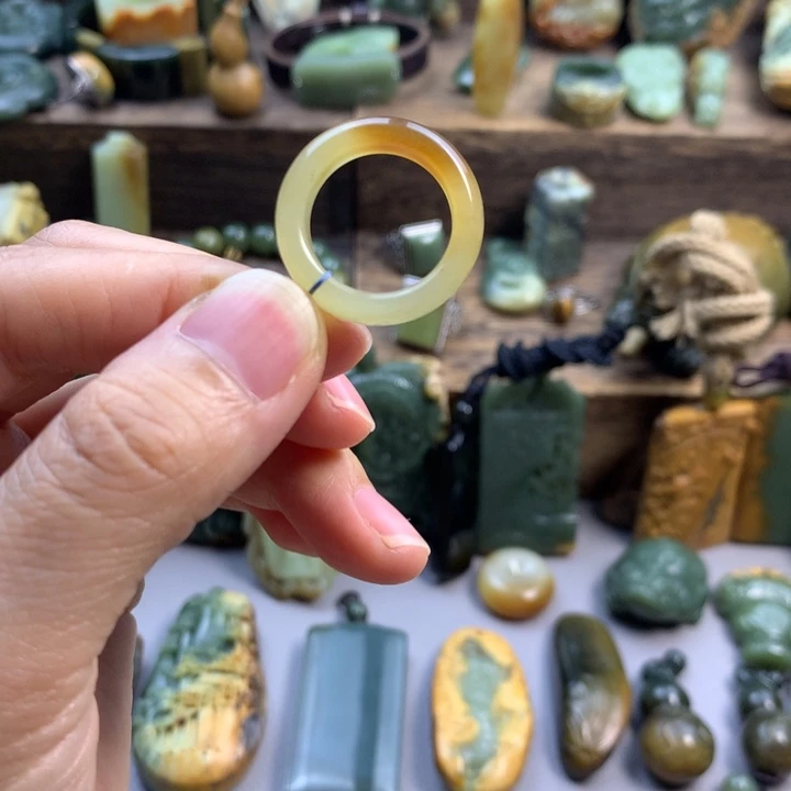 岫岩老玉（透闪石质玉）未镶嵌挂件喝*杯