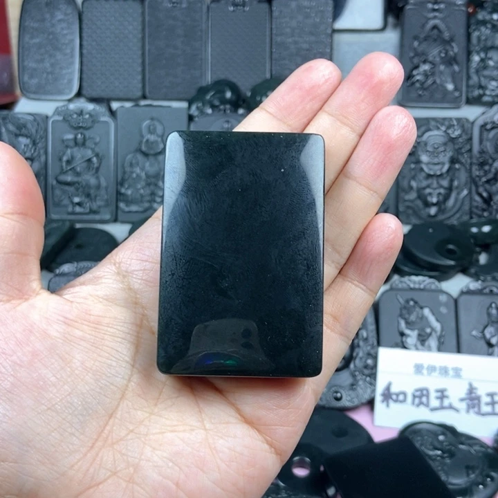 和田玉未镶嵌颈饰是***湾