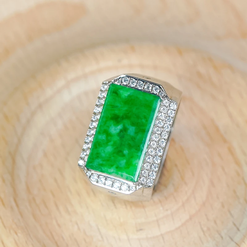 天然翡翠A货银镶嵌时尚大气简约辣绿翡翠无事牌戒指马鞍戒（男款）