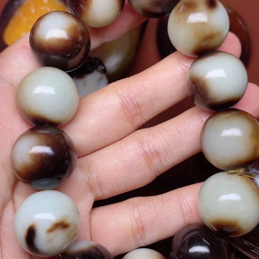 和田玉颈饰未镶嵌老*。