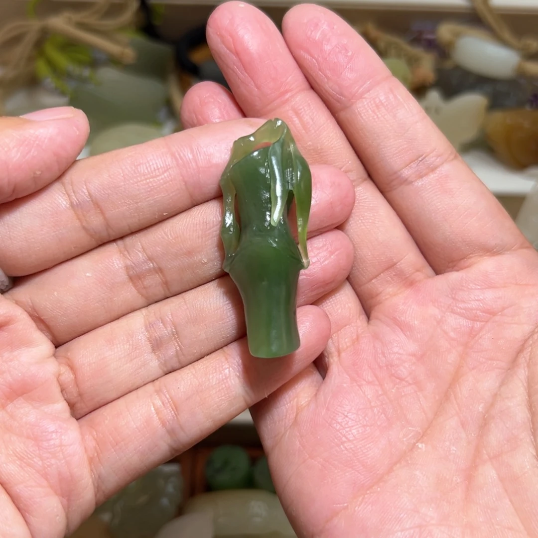 和田玉未镶嵌颈饰阿*霞