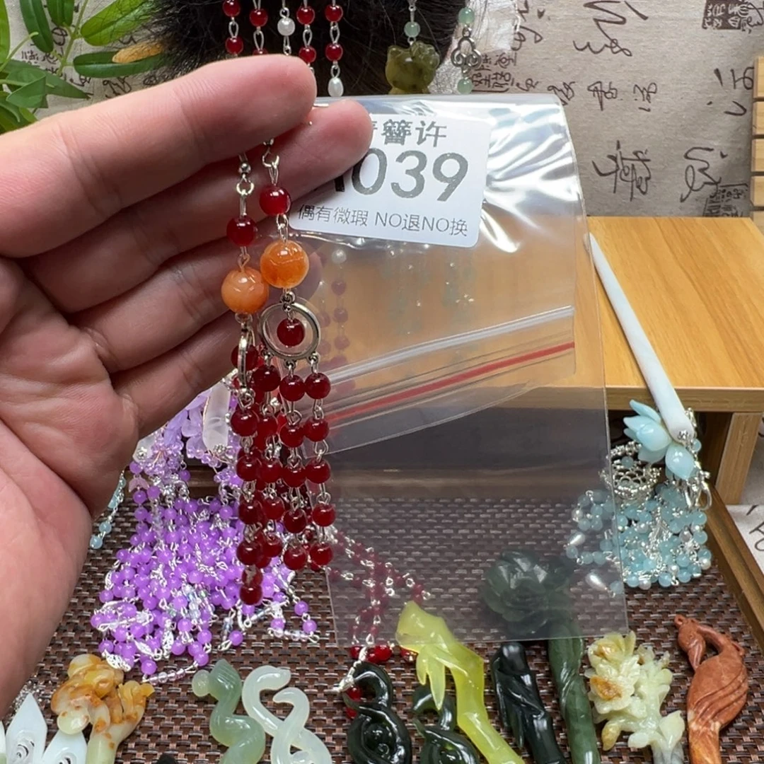 对***依蛇纹石玉合金发饰