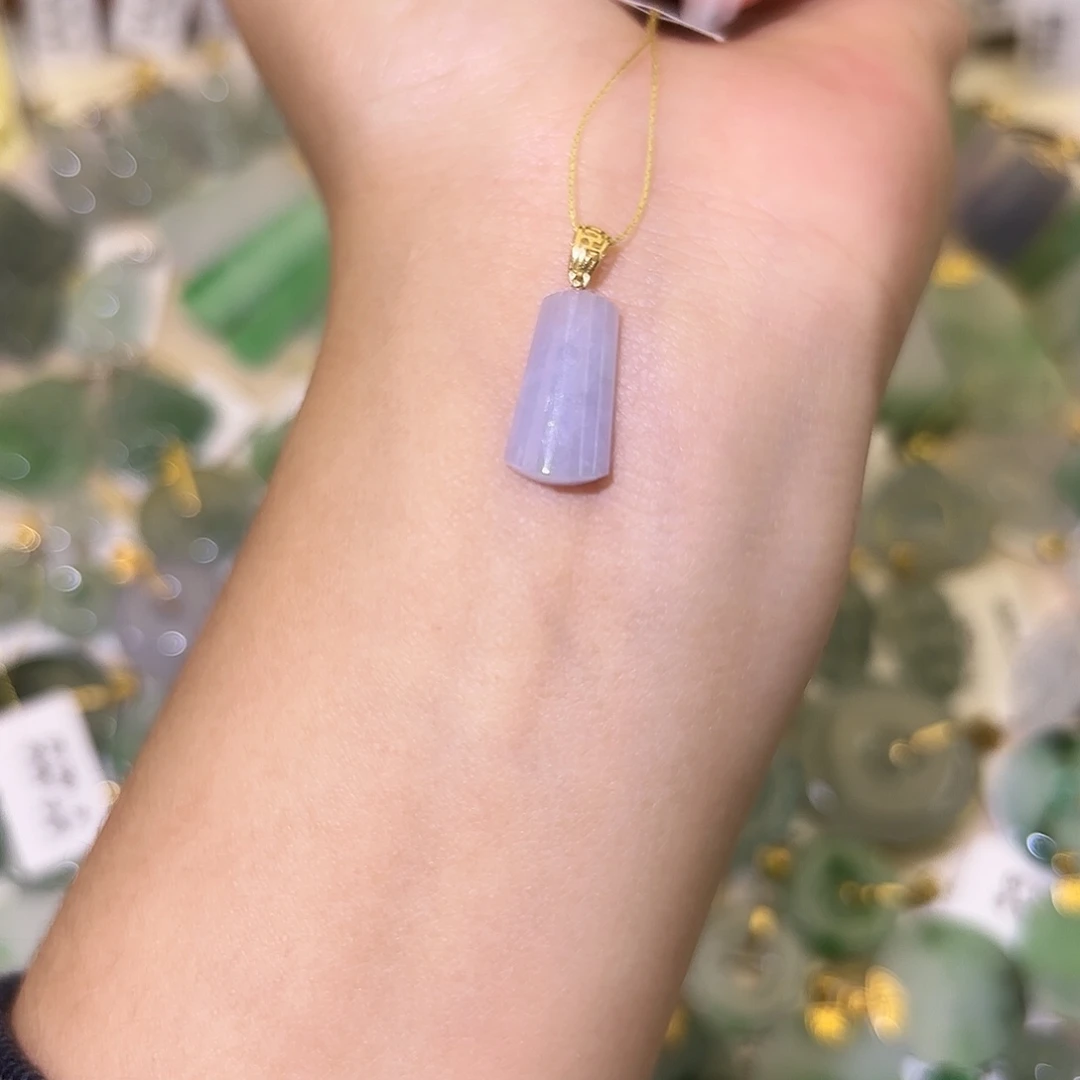 翡翠18K金镶嵌颈饰无事牌