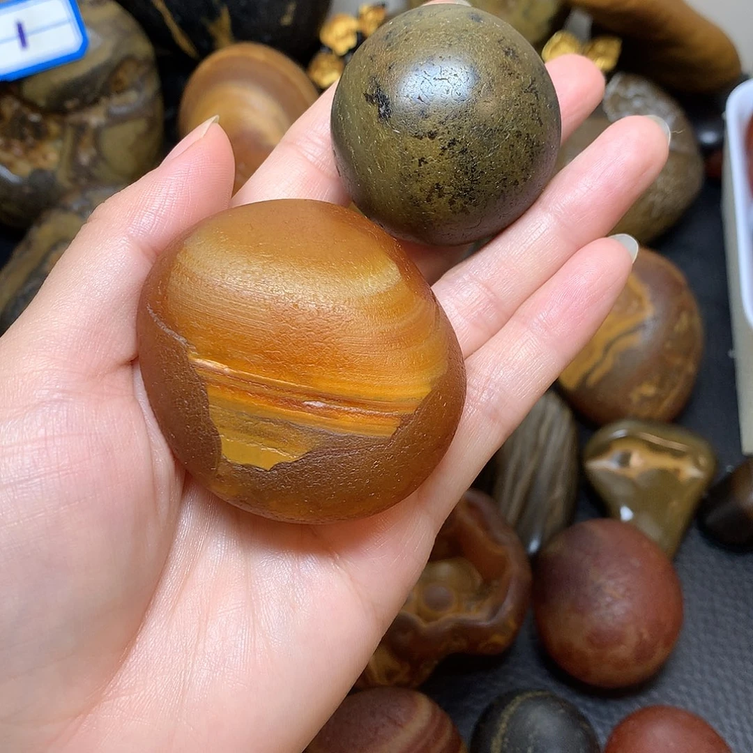 玛瑙原石圆子手把件