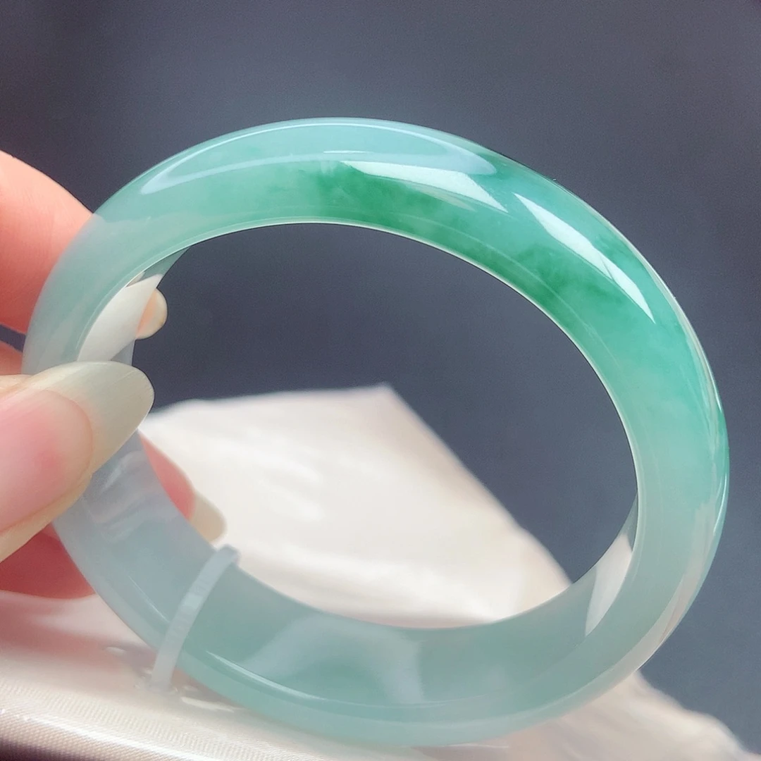 翡翠未镶嵌手镯（贵妃镯）53.5圈口