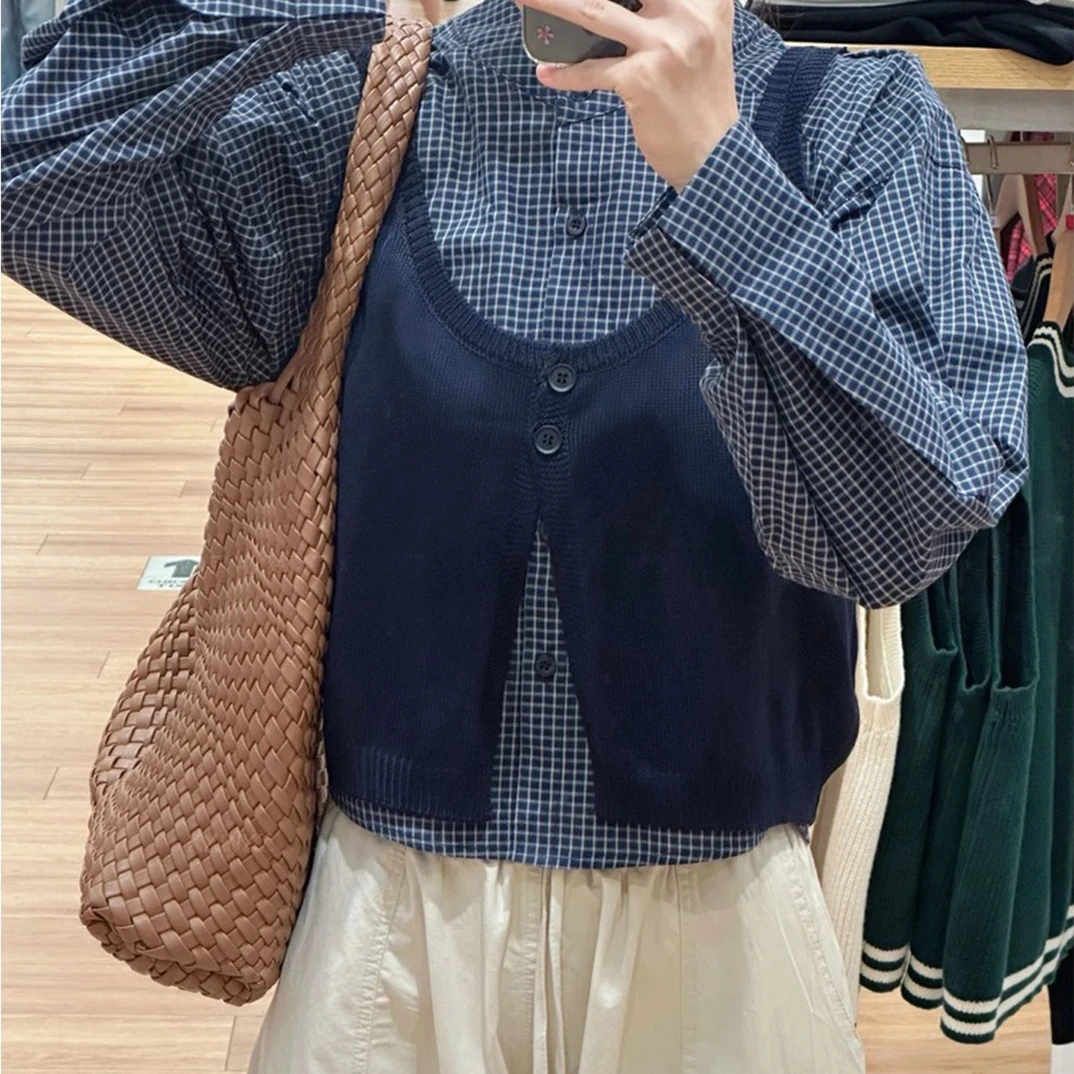 秋季韩版宽松休闲针织背心与格子衬衫搭配上衣