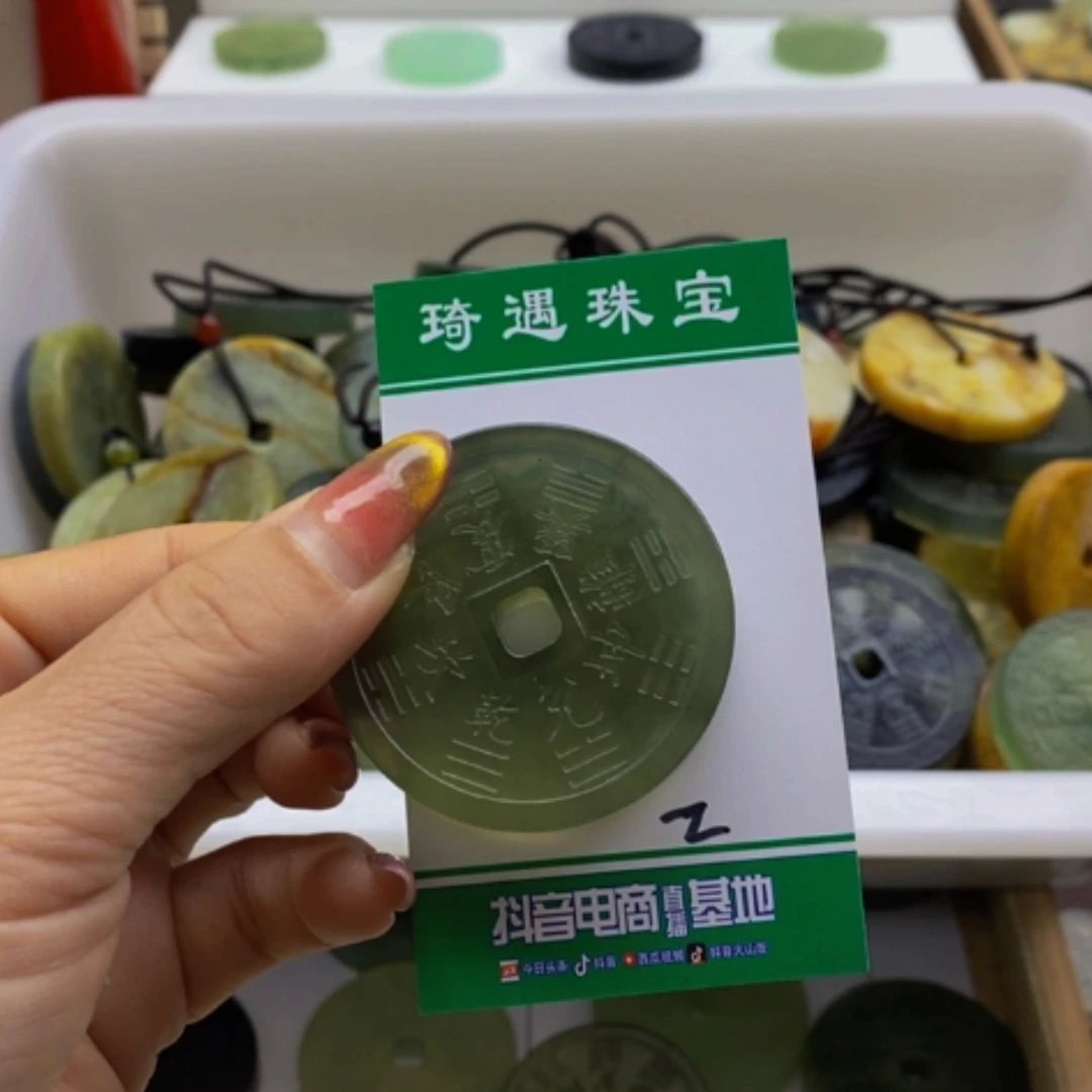 【闪购商品】蛇纹石玉颈饰未镶嵌军*