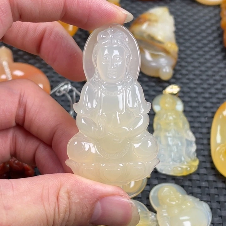 石英质玉（黄龙玉）未镶嵌颈饰