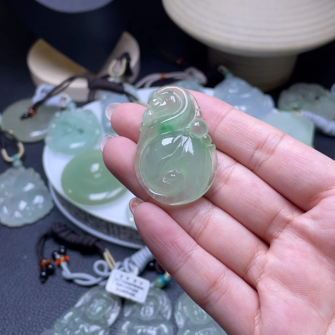 颈饰未镶嵌翡翠