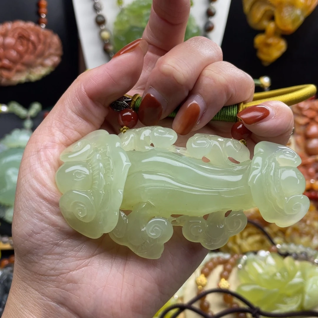 未镶嵌蛇纹石玉颈饰德*