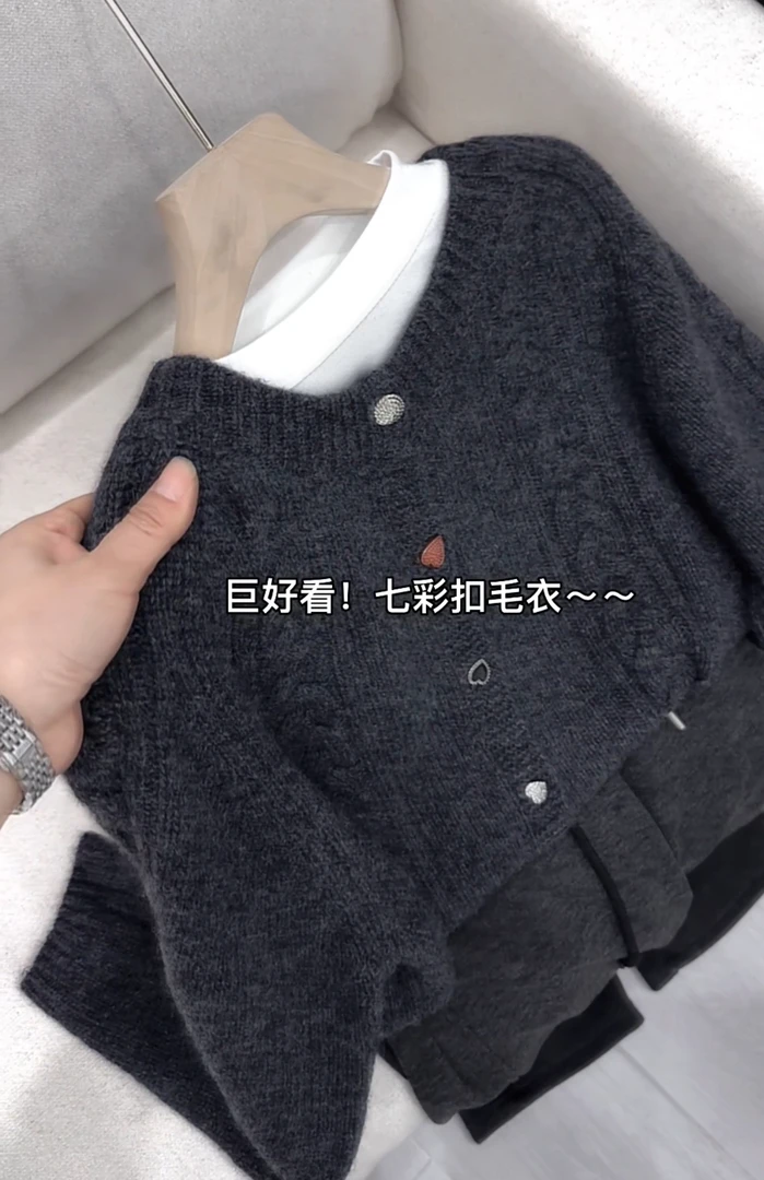 桃子家 气质圆领提花爱心单排扣针织开衫3203