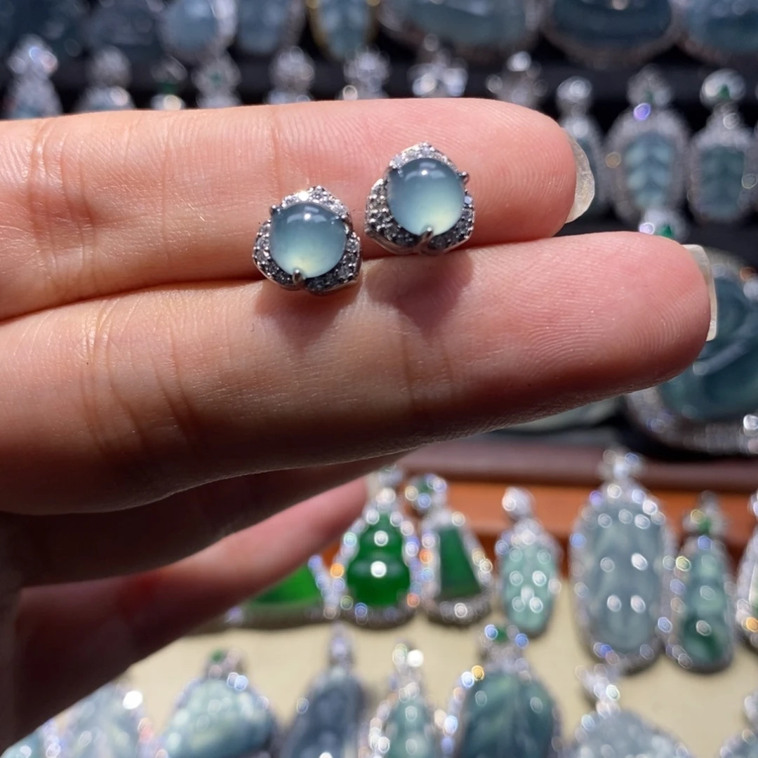 螺***蛋翡翠未镶嵌颈饰翡翠