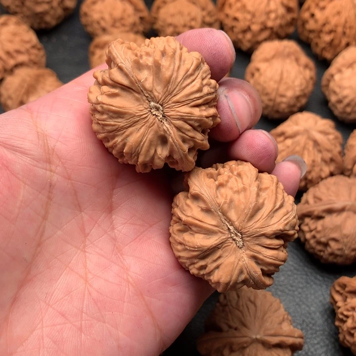 文玩核桃吊坠安***往狮子头