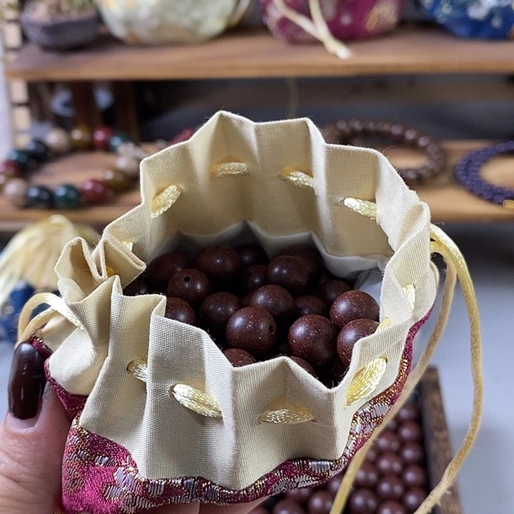 泥塑瑕疵红麝1.0香包50克