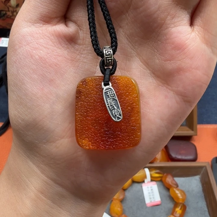 蜜蜡未镶嵌吊坠(赠链)