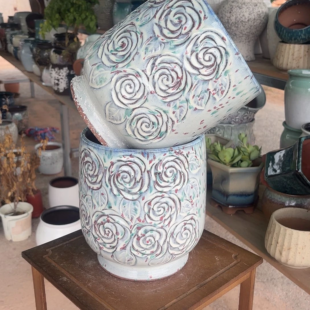 紫砂花盆玫瑰两个口径20高度23