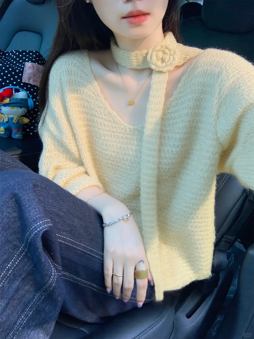 韩系黄色V领花朵飘带挂脖针织衫女早秋温柔风奶fufu软糯慵懒上衣