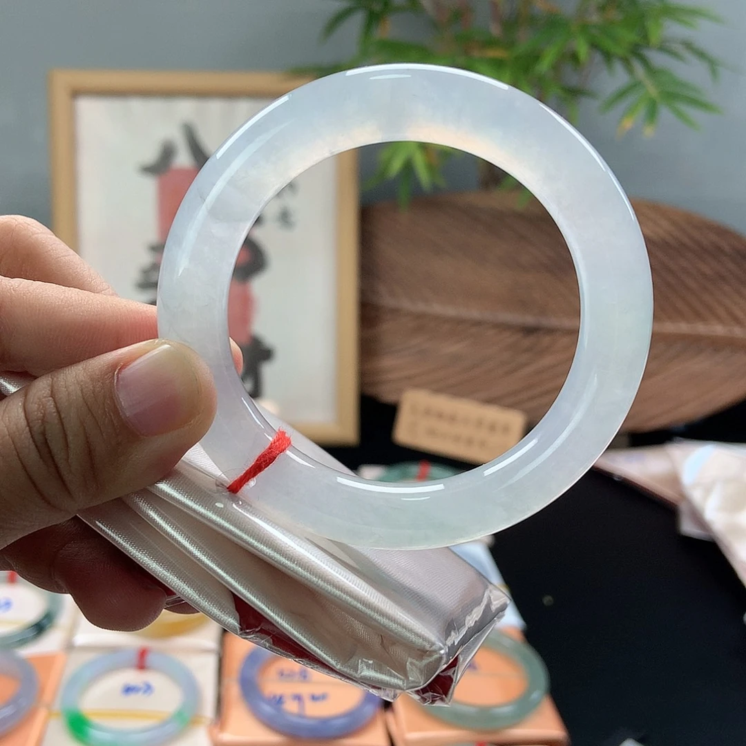 翡翠手镯未镶嵌28圆条