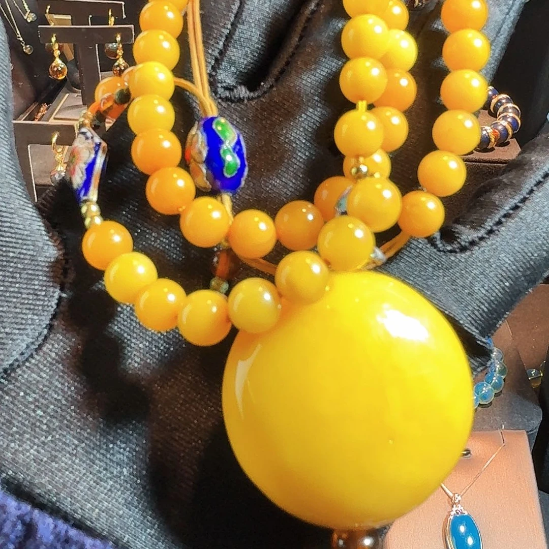 琥珀未镶嵌颈饰琥珀