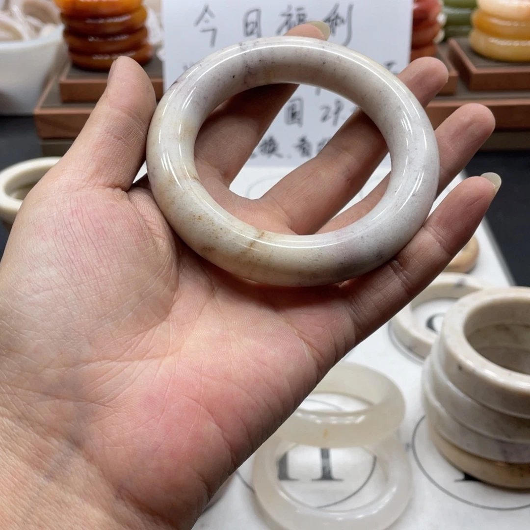 小****未镶嵌手镯石英质玉