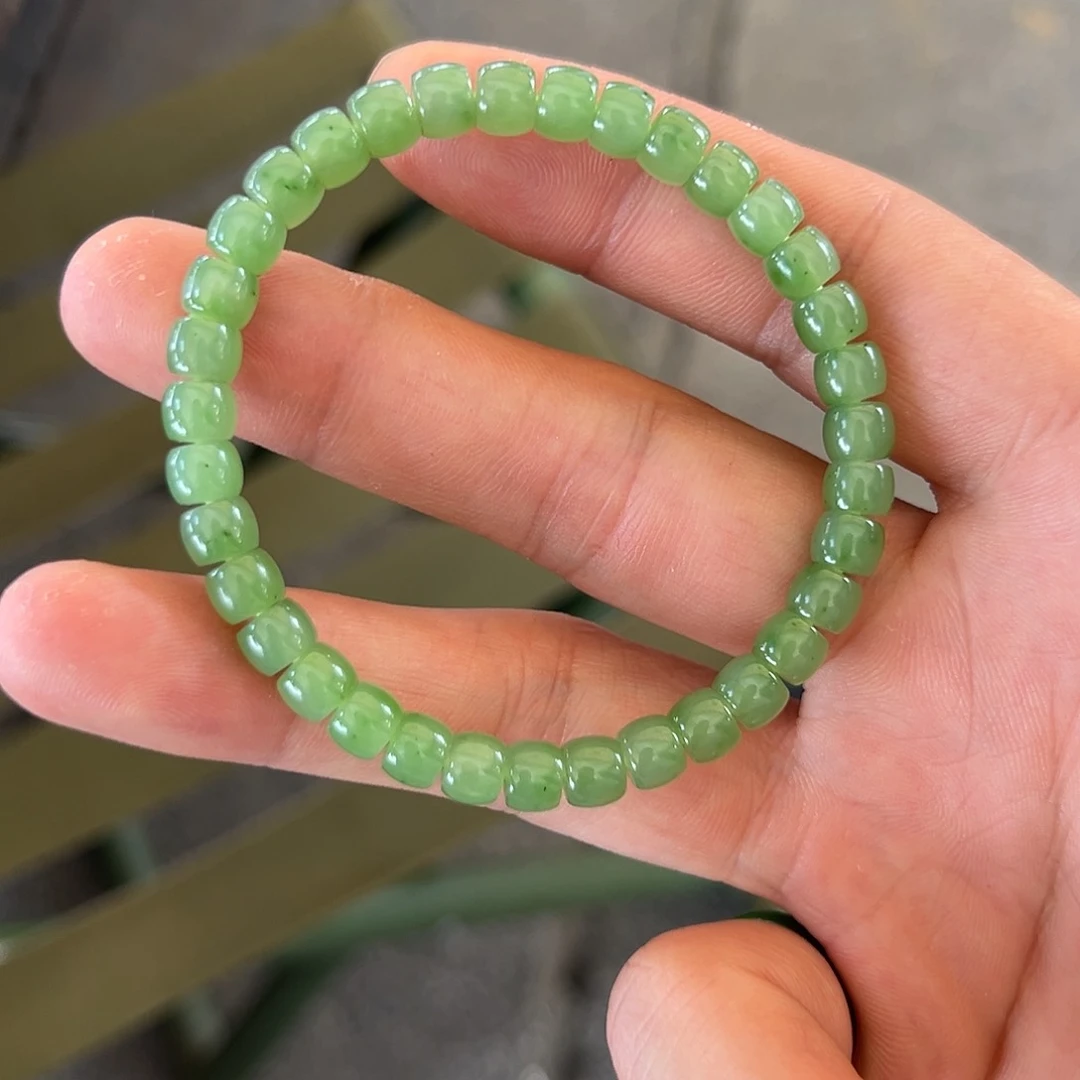 和田玉（碧玉）手镯未镶嵌苹果绿直切