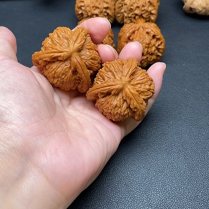 小****文玩核桃把件白奔