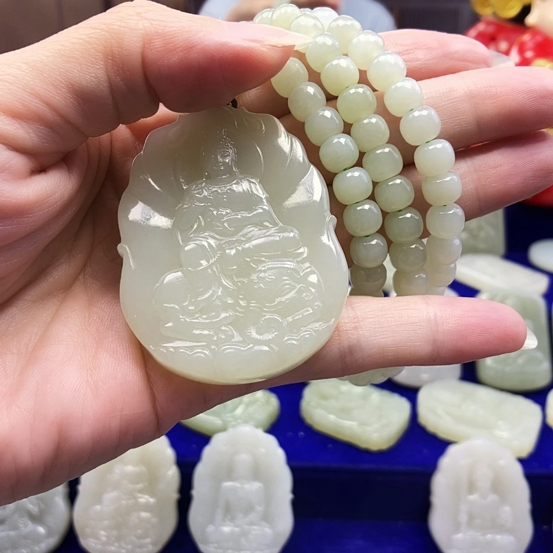 和田玉未镶嵌颈饰王*