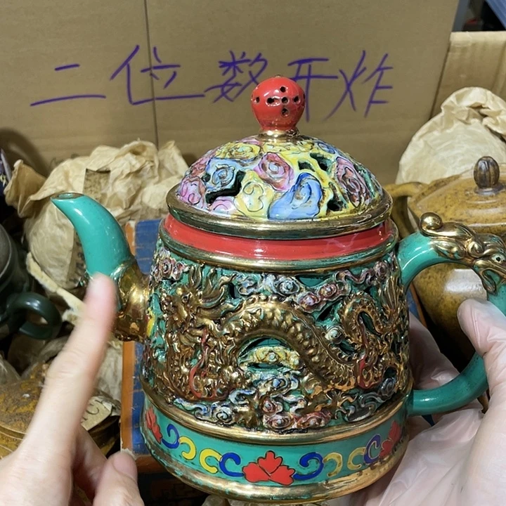 紫砂茶壶原矿泥料，纯手工制作的一把紫砂壶。