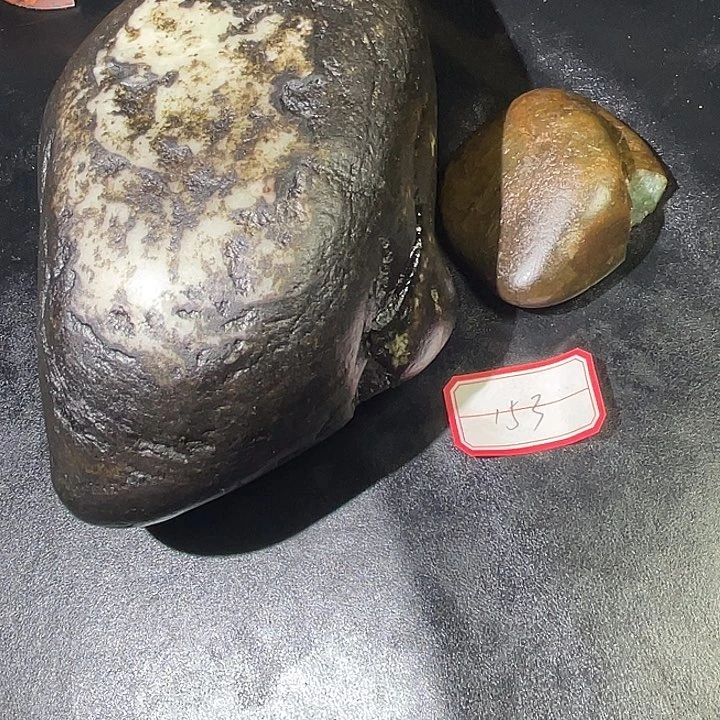 和田玉未镶嵌颈饰甲**丁153