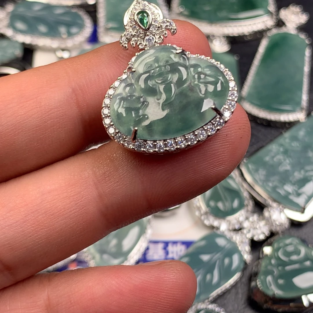 翡翠未镶嵌颈饰财神