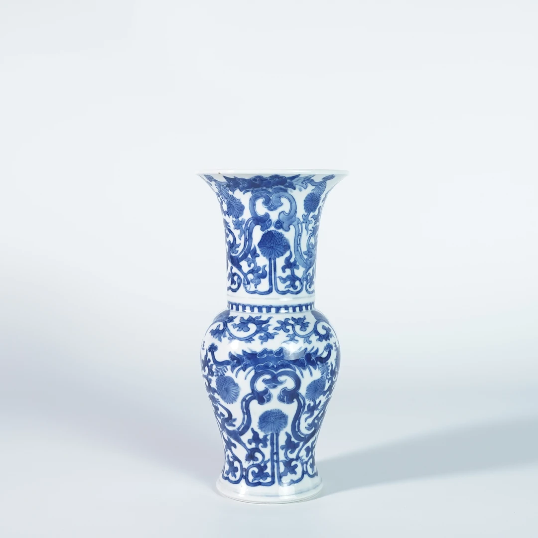 LABCML251227007【十竹斋】清康熙缠枝莲香草龙纹青花撇口尊