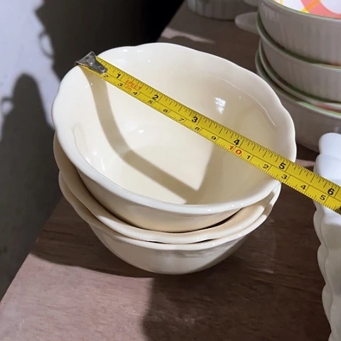 微瑕，不能明火，口径12高度5.5，4个奶油黑点