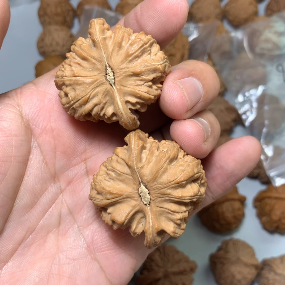 文玩核桃吊坠维修白狮子放漏