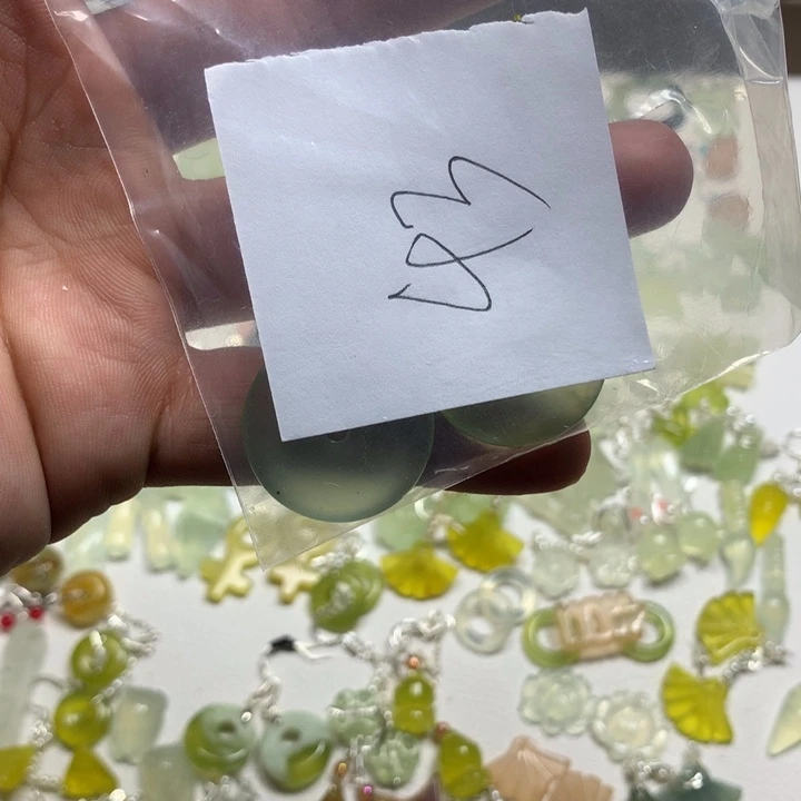 邓***儿蛇纹石玉合金耳钉