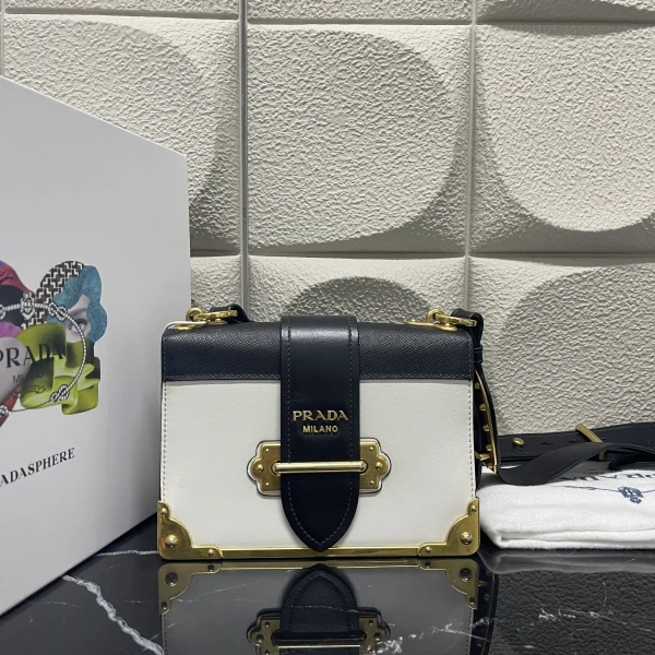 95新/普拉达/妃鱼/单肩包/市场价32700/250215LT0021