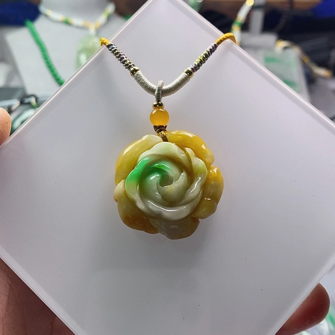 翡翠未镶嵌吊坠(赠链)