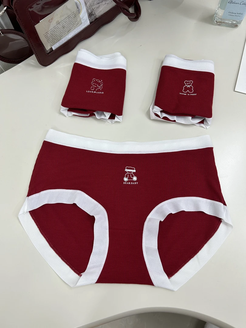 四条装安哥拉红本命红女士内裤无痕弹力桑蚕丝中腰透气抑菌三角裤
