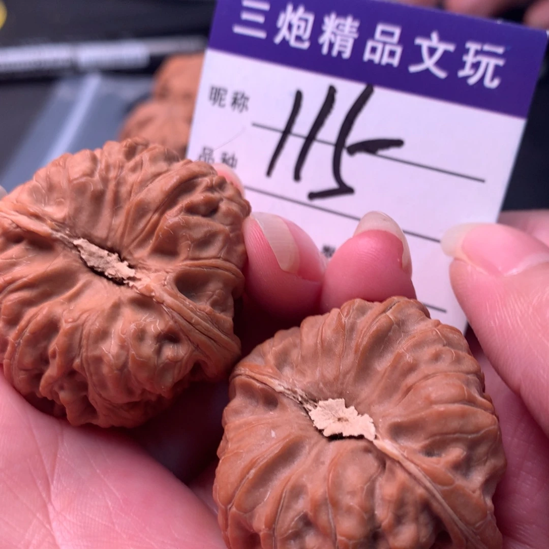 吊坠文玩核桃凹的